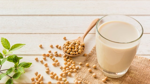 healthy alternatives to milk: Soy milk