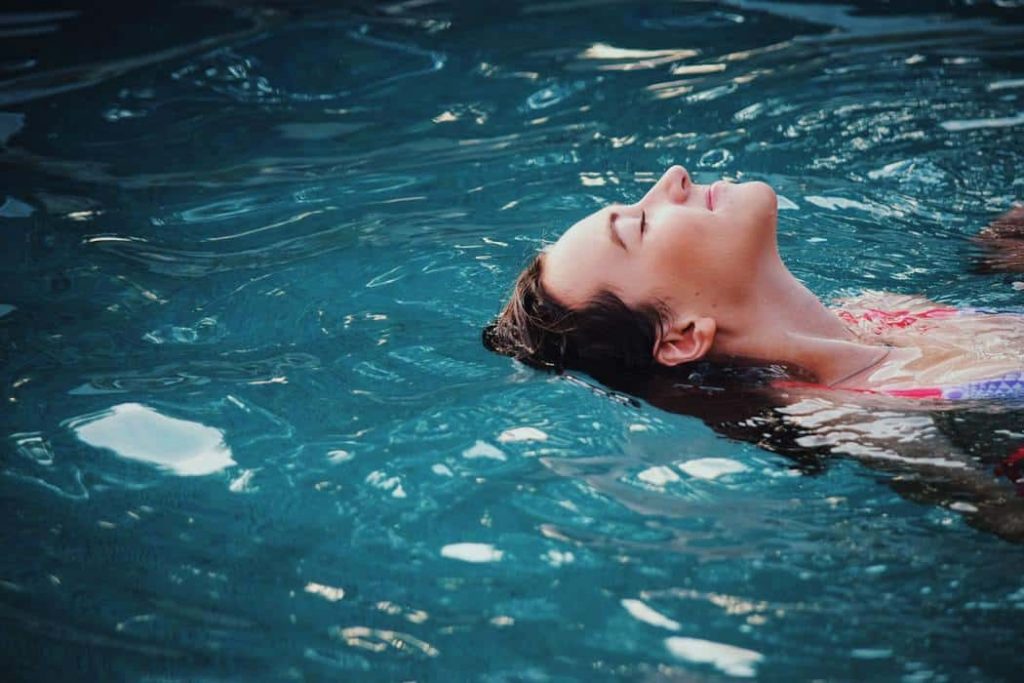 8 Amazing Benefits Of Swimming In The Morning